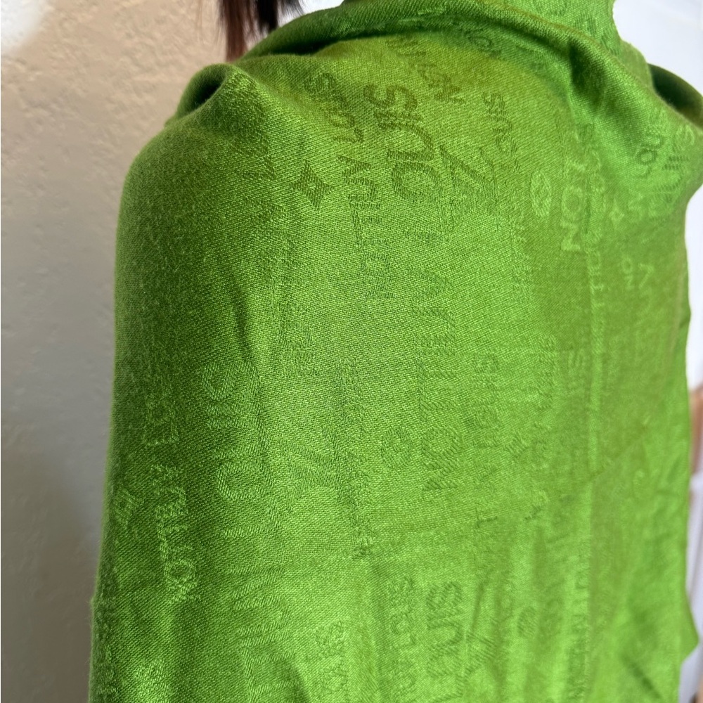 Louis Vuitton Scarf Shawl Wrap LV Monogram Fringe Green 67.5X26 Inches - Picture 8 of 15